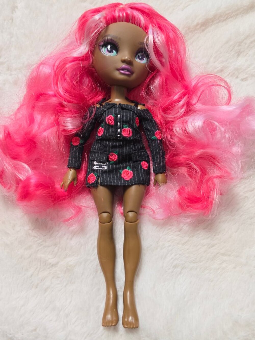 Rainbow High Series 3 Daria Roselyn Fashion Doll Rose Pinstripe Dress MGA
